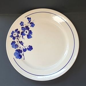 Comptoir de Famile dinner plate